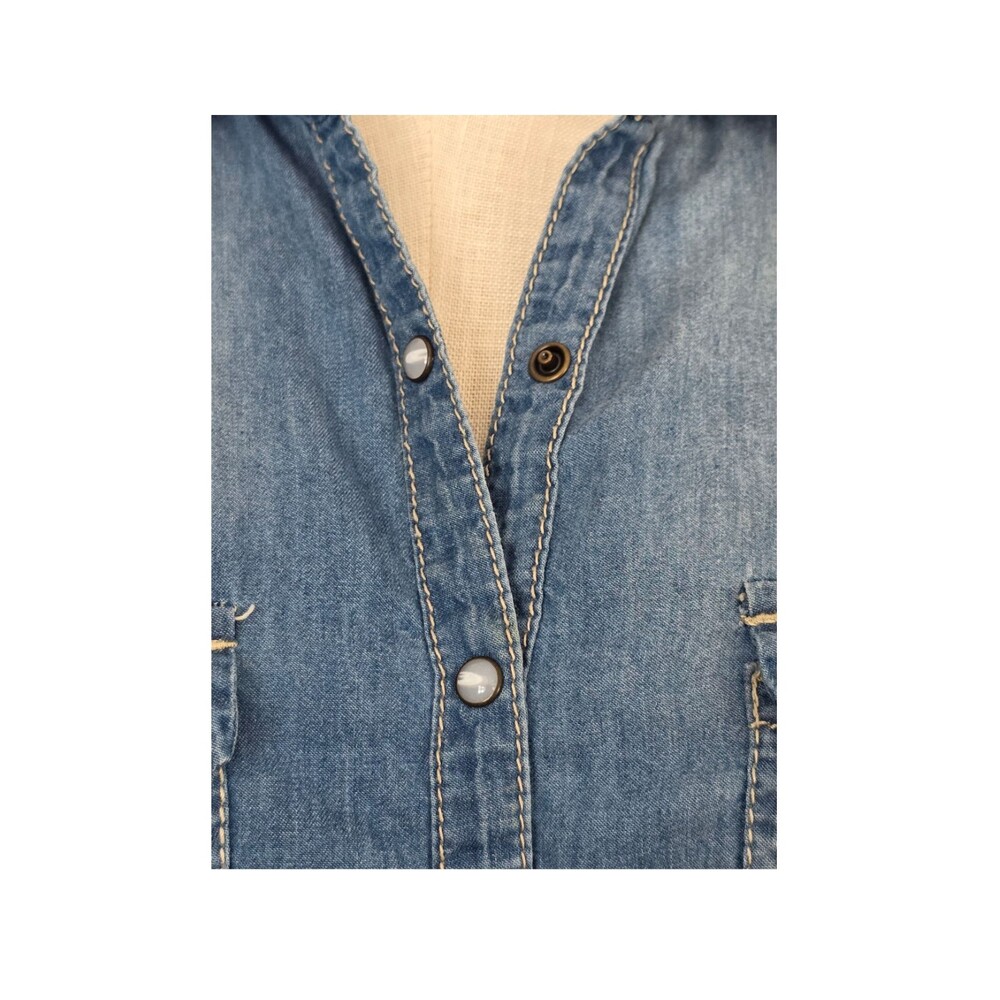 Maurices Chambray Denim Pearl Snap Front Western Shirt Top Rodeo Grunge Size M - Picture 3 of 6